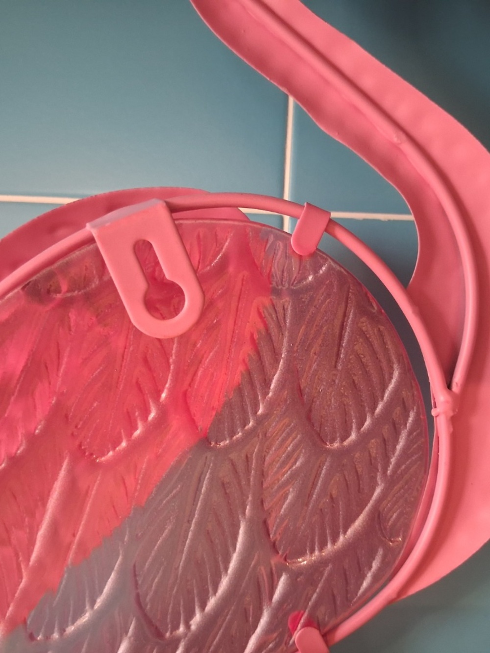 NWOT--PAINTED METAL AND FAUX STAINED GLASS TROPICAL PINK FLAMINGO WALL DECOR! - Picture 4 of 4